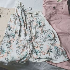 Set of 3 Size 16: NWT Lee Capri, Marice top and Style &Co pants +Free bucket bag